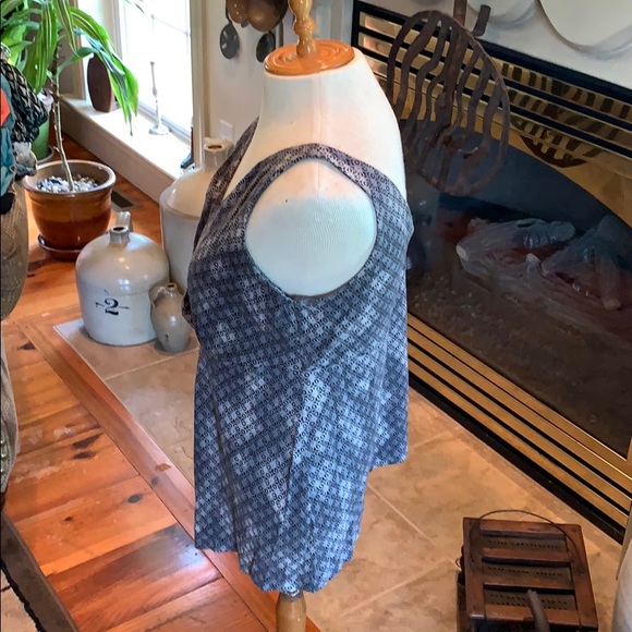 Daisy Fuentes Gray & Black Print Top Large - Picture 3 of 5